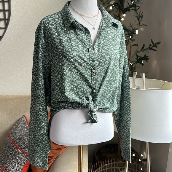 United colors of Benetton floral tiny print button down top SZ S - Picture 3 of 8